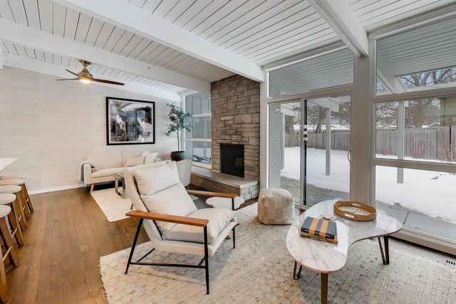 2649 Crawford Avenue, Evanston, IL 60201