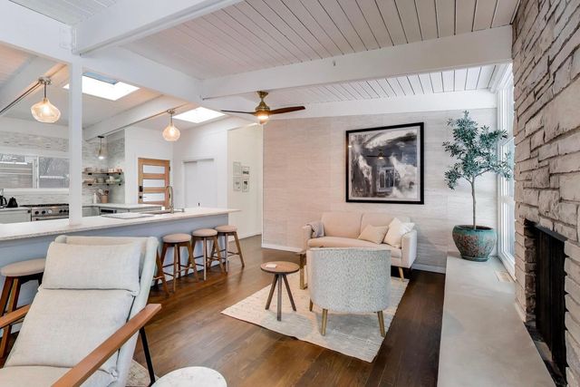 2649 Crawford Avenue, Evanston, IL 60201