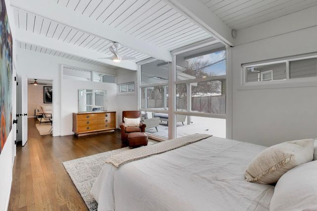 2649 Crawford Avenue, Evanston, IL 60201