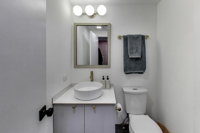 2649 Crawford Avenue, Evanston, IL 60201