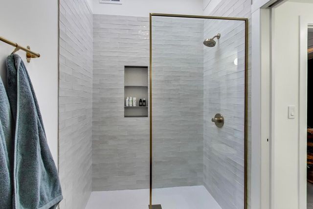 2649 Crawford Avenue, Evanston, IL 60201