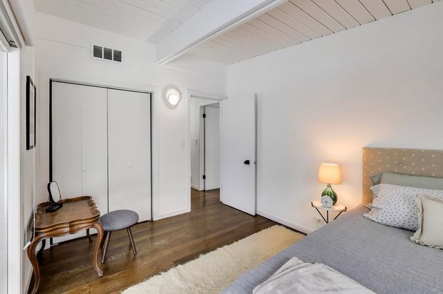 2649 Crawford Avenue, Evanston, IL 60201