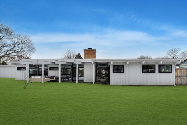 2649 Crawford Avenue, Evanston, IL 60201