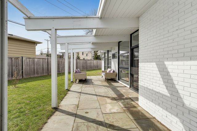 2649 Crawford Avenue, Evanston, IL 60201