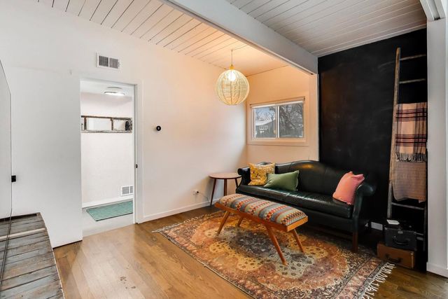 2649 Crawford Avenue, Evanston, IL 60201