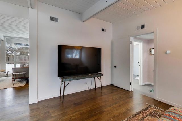 2649 Crawford Avenue, Evanston, IL 60201