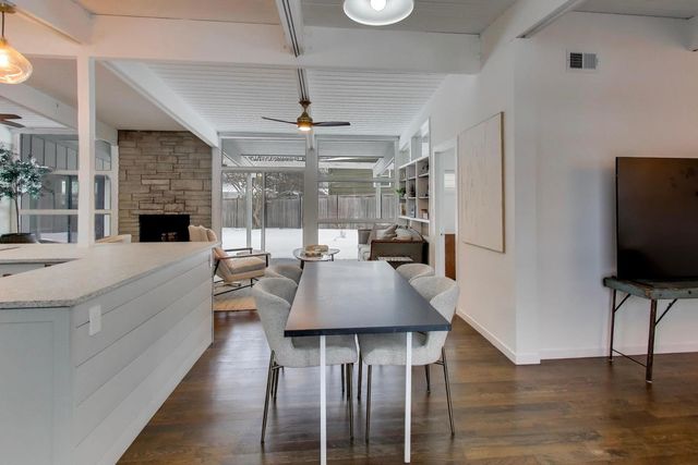 2649 Crawford Avenue, Evanston, IL 60201