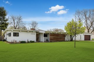 2649 Crawford Avenue, Evanston, IL 60201