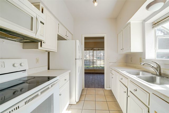 3550 Country Square Drive 411, Carrollton, TX 75006