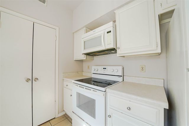 3550 Country Square Drive 411, Carrollton, TX 75006