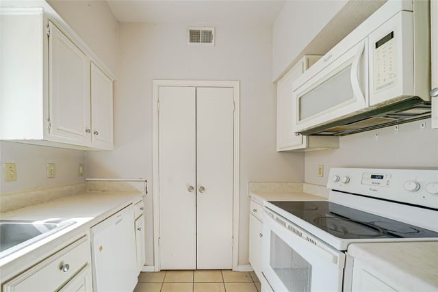 3550 Country Square Drive 411, Carrollton, TX 75006