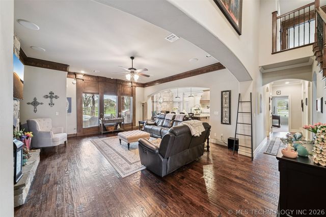 6381 N Locust Lane, Owasso, OK 74055