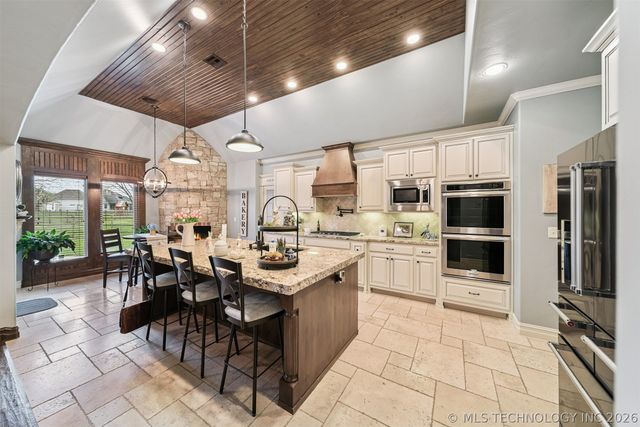 6381 N Locust Lane, Owasso, OK 74055