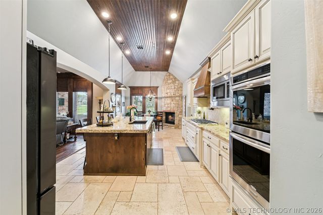 6381 N Locust Lane, Owasso, OK 74055