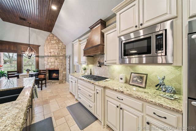 6381 N Locust Lane, Owasso, OK 74055