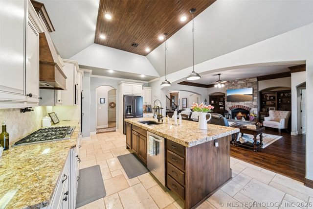 6381 N Locust Lane, Owasso, OK 74055
