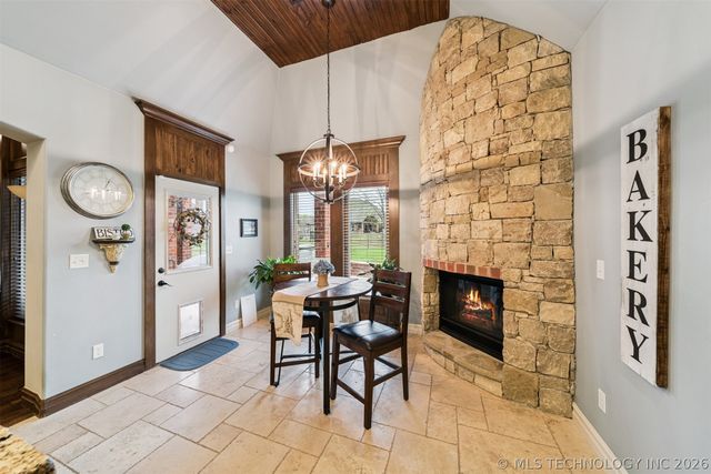 6381 N Locust Lane, Owasso, OK 74055
