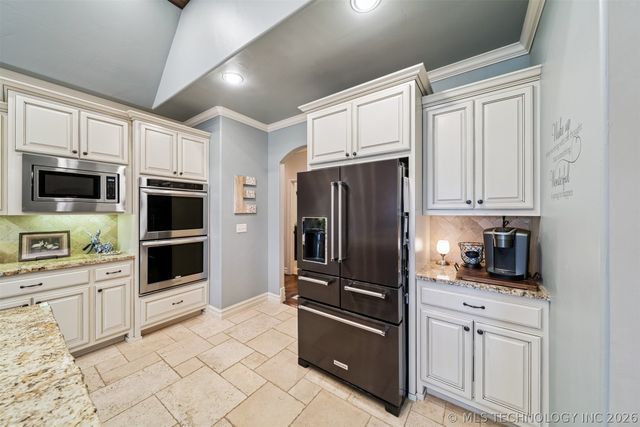 6381 N Locust Lane, Owasso, OK 74055