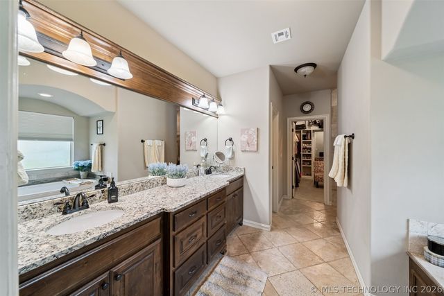 6381 N Locust Lane, Owasso, OK 74055
