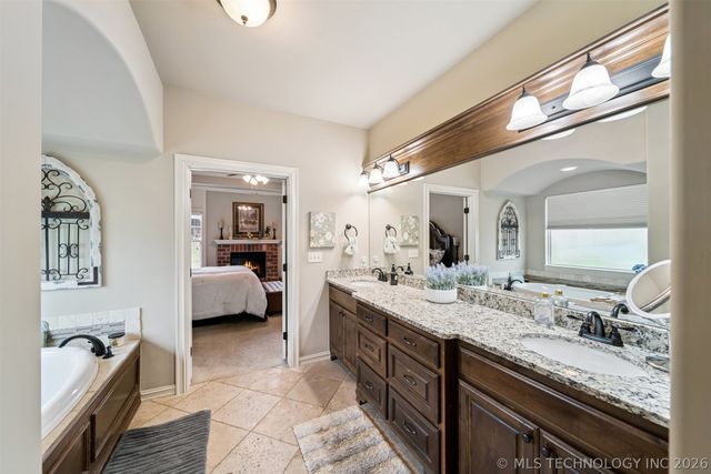 6381 N Locust Lane, Owasso, OK 74055