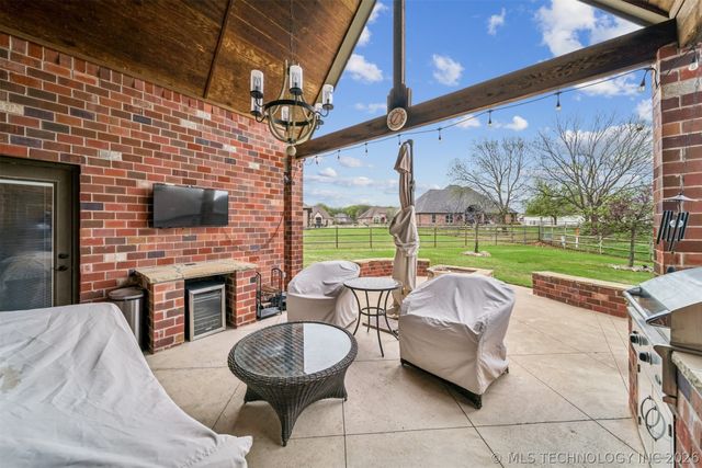 6381 N Locust Lane, Owasso, OK 74055