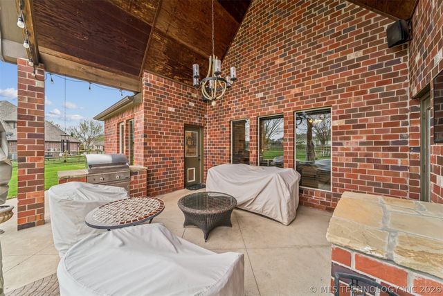 6381 N Locust Lane, Owasso, OK 74055
