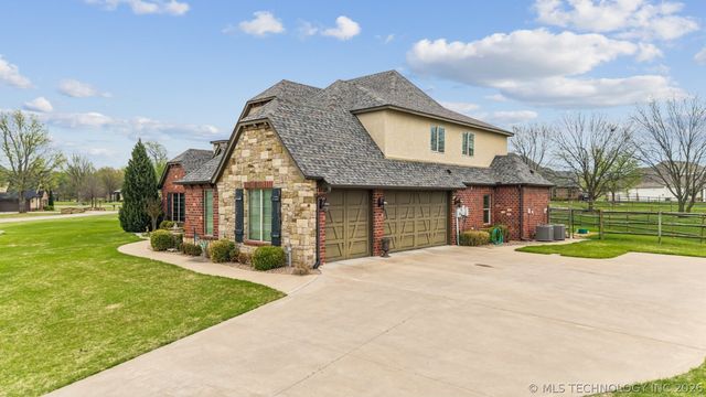 6381 N Locust Lane, Owasso, OK 74055