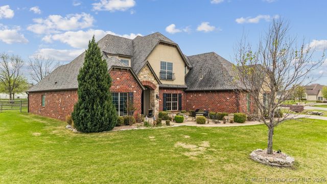 6381 N Locust Lane, Owasso, OK 74055