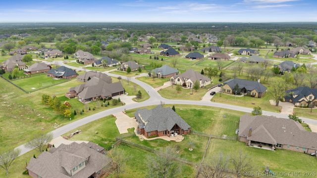 6381 N Locust Lane, Owasso, OK 74055