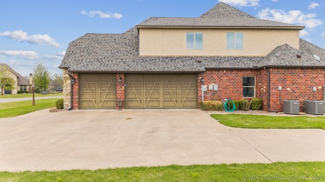 6381 N Locust Lane, Owasso, OK 74055
