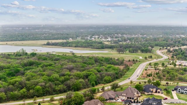 6381 N Locust Lane, Owasso, OK 74055