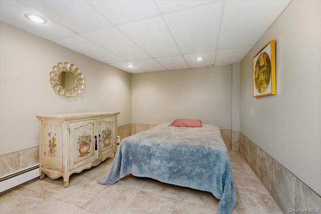 21 Chestnut Street, Massapequa, NY 11758