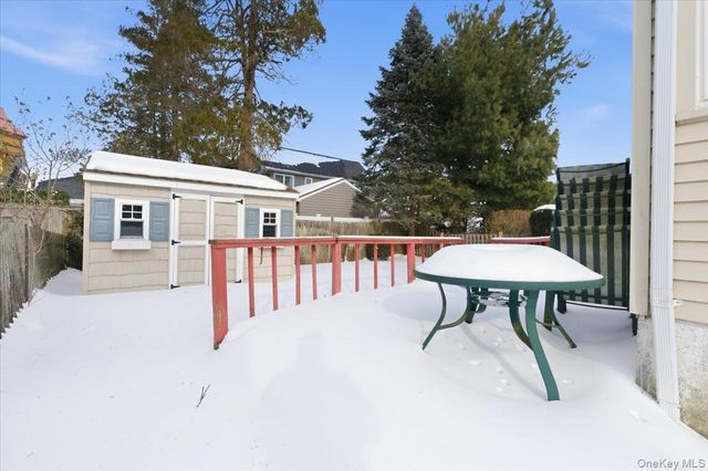 21 Chestnut Street, Massapequa, NY 11758