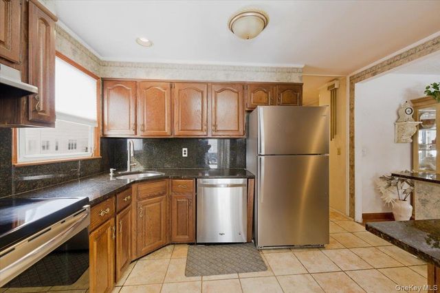 21 Chestnut Street, Massapequa, NY 11758