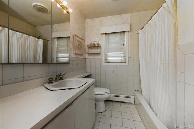 21 Chestnut Street, Massapequa, NY 11758