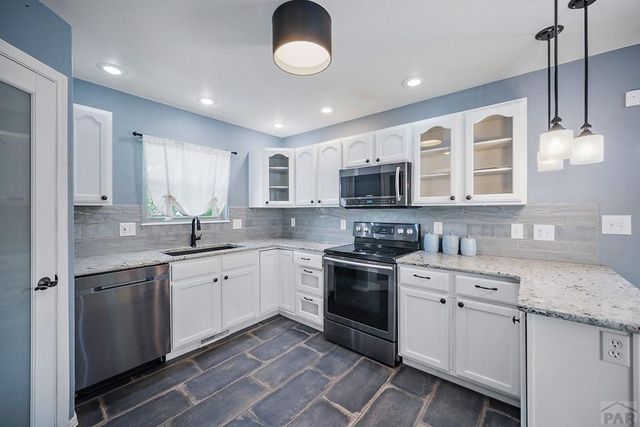 2011 Sundance Dr, Pueblo, CO 81008