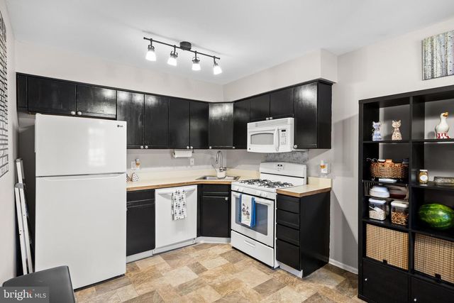 24 EAVES MILL RD, Medford, NJ 08055