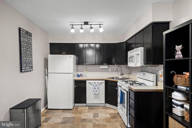 24 EAVES MILL RD, Medford, NJ 08055