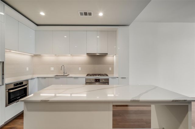 44 East Ave 2503, Austin, TX 78701