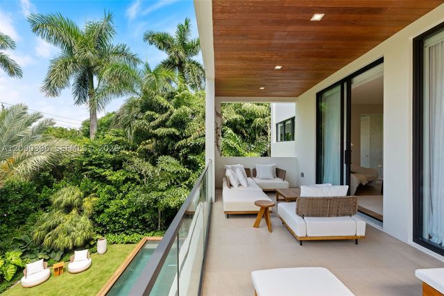 5701 N Bay Rd, Miami Beach, FL 33140