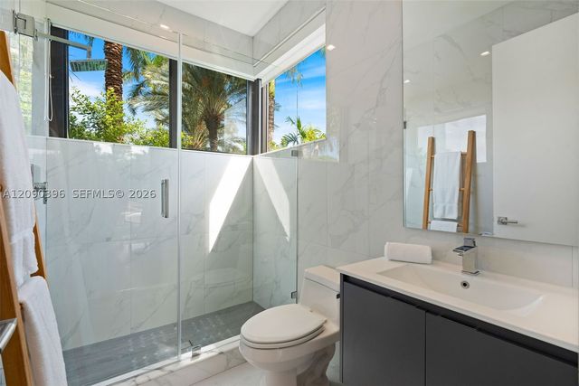 5701 N Bay Rd, Miami Beach, FL 33140