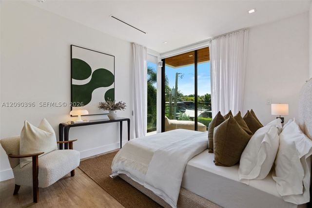 5701 N Bay Rd, Miami Beach, FL 33140