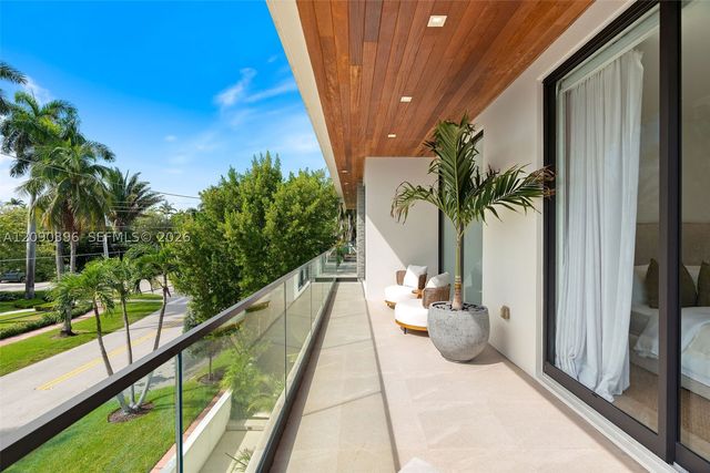 5701 N Bay Rd, Miami Beach, FL 33140