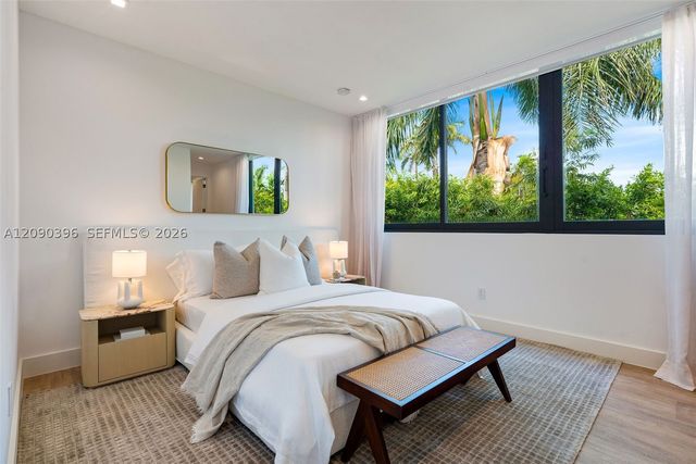 5701 N Bay Rd, Miami Beach, FL 33140