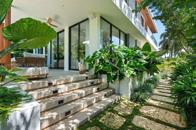 5701 N Bay Rd, Miami Beach, FL 33140