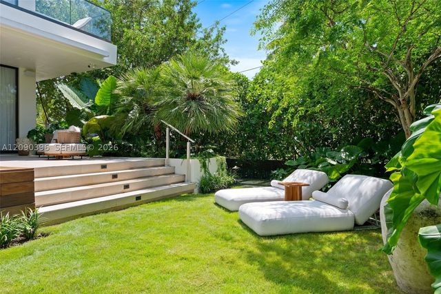 5701 N Bay Rd, Miami Beach, FL 33140