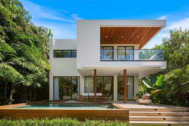 5701 N Bay Rd, Miami Beach, FL 33140