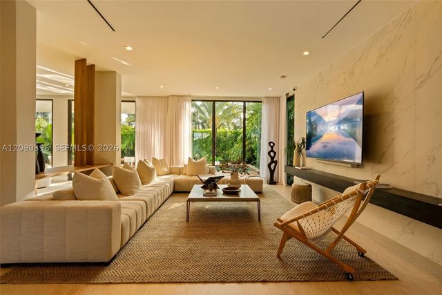 5701 N Bay Rd, Miami Beach, FL 33140