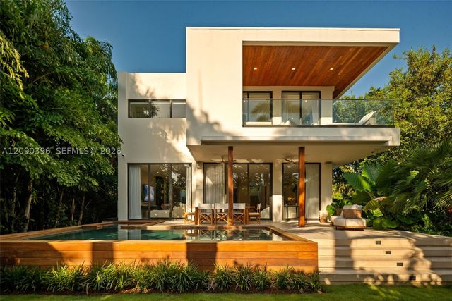 5701 N Bay Rd, Miami Beach, FL 33140