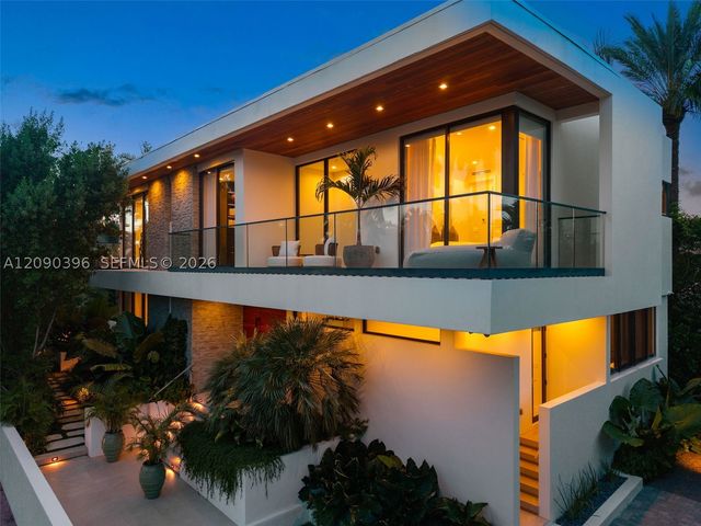 5701 N Bay Rd, Miami Beach, FL 33140